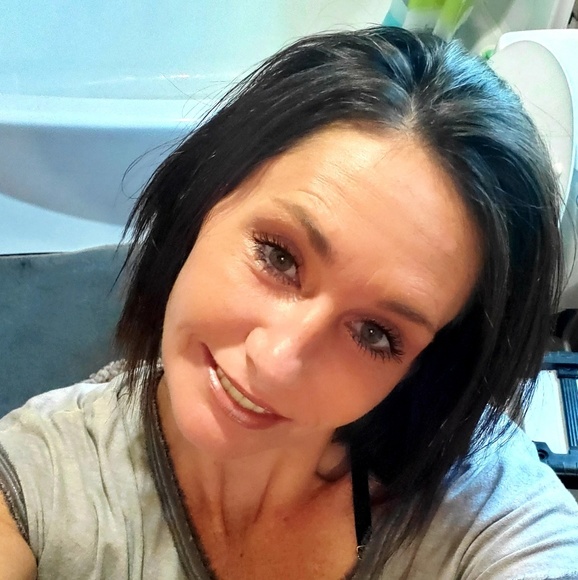 Meet your Posher, Amanda ENTIRE CLOSET MAKE OFFERS - Picture 2 of 4